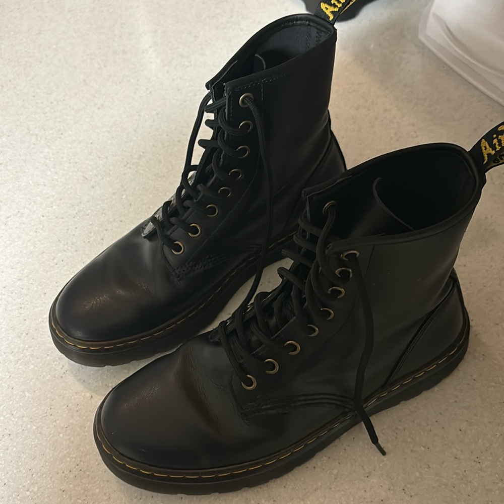 Dr. martens shoes size 7